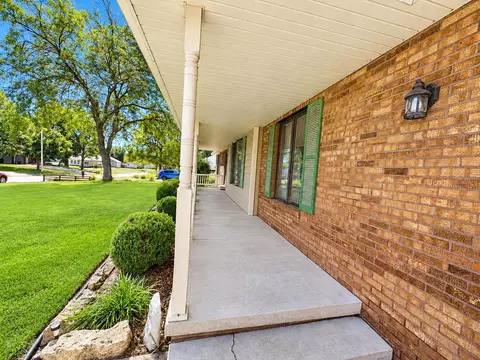 Exterior - 409 N Willow St, Solomon, KS 67480 photo 1 of 2