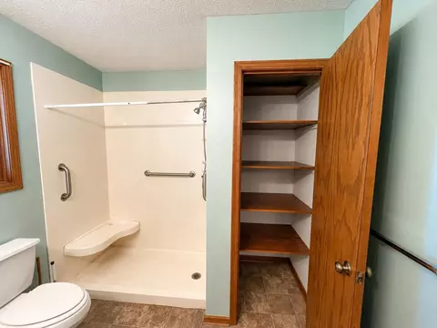 Bath - 409 N Willow St, Solomon, KS 67480 photo 4 of 6