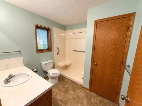 Bath - 409 N Willow St, Solomon, KS 67480 photo 3 of 6