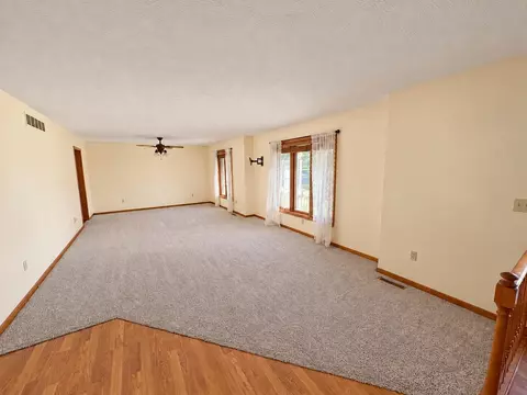 Living - 409 N Willow St, Solomon, KS 67480 photo 2 of 3