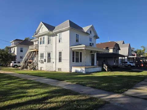 601 W Iron Ave Apt A B #A, B, Salina, KS 67401