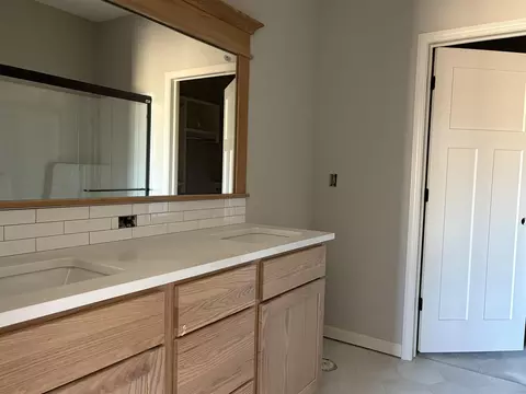 Bath - 148 E Hickam St, Derby, KS 67037 photo 2 of 2