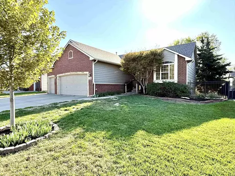 3506 N Lake Ridge Ct, Wichita, KS 67205