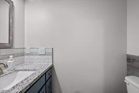 Bath - 1706 Evergreen Ct, Derby, KS 67037 photo 2 of 2