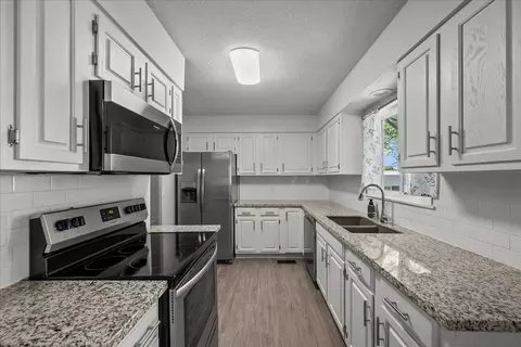 Kitchen - 1706 Evergreen Ct, Derby, KS 67037 photo 3 of 3