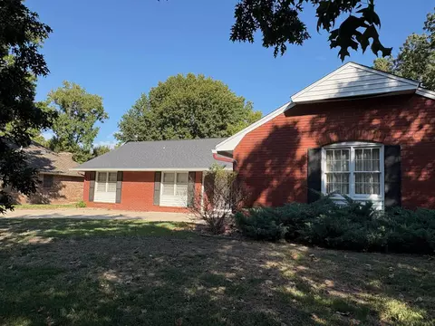 8310 E Brentmoor St, Wichita, KS 67208