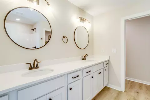Bath - 3635 N Starlight St, Maize, KS 67223 photo 2 of 3