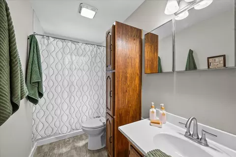 Bath - 1208 N Ohio St, Augusta, KS 67010 photo 1 of 2