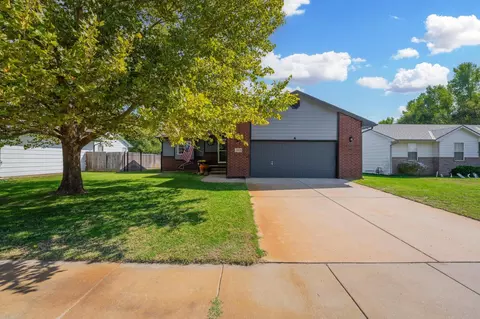 2617 W 44th St S, Wichita, KS 67217
