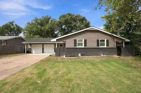 6136 Edinburg St, Bel Aire, KS 67220
