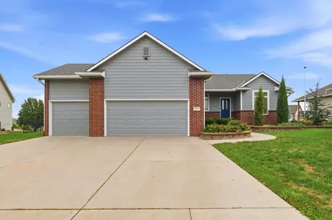 8342 E Old Mill Ct, Wichita, KS 67226