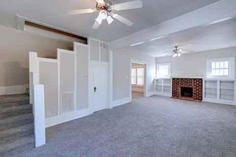 Living - 712 E 10th, Winfield, KS 67156 photo 3 of 6