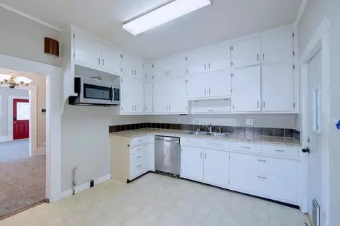 Kitchen - 712 E 10th, Winfield, KS 67156 photo 1 of 2