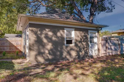 Exterior - 712 E 10th, Winfield, KS 67156 photo 5 of 6