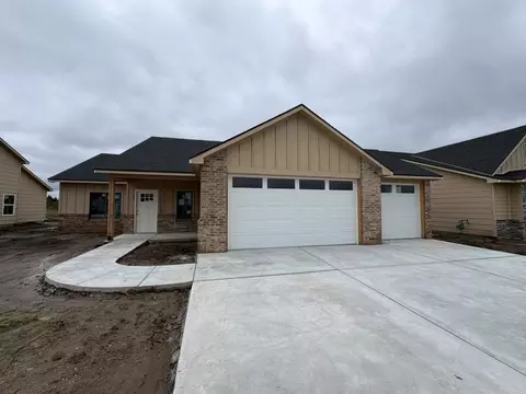5903 Plumthicket St, Bel Aire, KS 67226