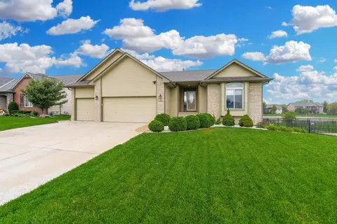 3914 N Lake Rdg, Wichita, KS 67205