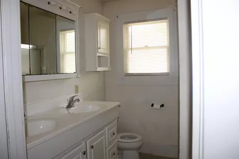 Bath - 710 E 14th Ave, Winfield, KS 67156 photo 1 of 4