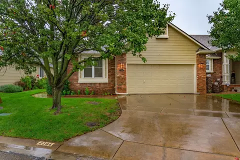 2304 N Lakeway Cir, Wichita, KS 67205