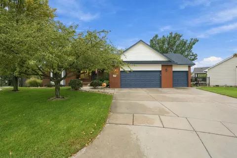 6419 W Shadow Lakes Ct, Wichita, KS 67205