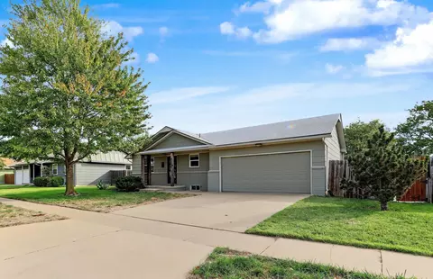 4230 N Stratford Ln, Bel Aire, KS 67226
