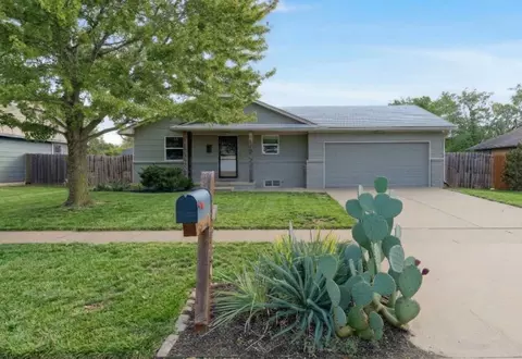4230 N Stratford Ln, Bel Aire, KS 67226