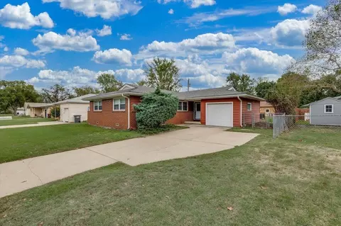 2225 W 25th St N, Wichita, KS 67204