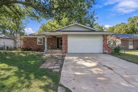 8 N Breeze Ct, Valley Center, KS 67147