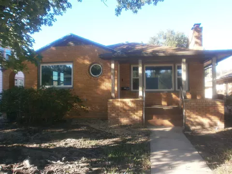 520 Sunset Dr, Salina, KS 67401