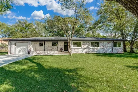 930 N Roosevelt Ave, Wichita, KS 67208