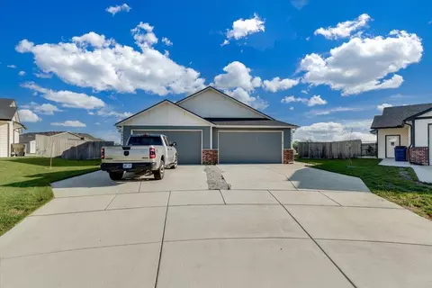 5694 E Bristol Ct, Bel Aire, KS 67220