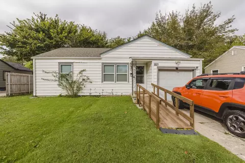 1821 S Ridgewood, Wichita, KS 67218