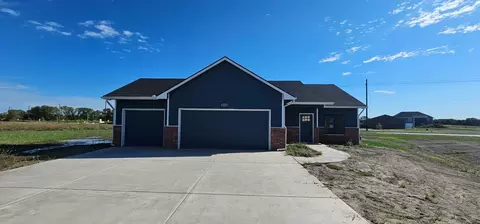 1630 Midway Ct, Valley Center, KS 67147
