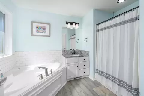 Bath - 333 E Quail Ridge St, Mulvane, KS 67110 photo 2 of 5