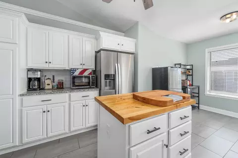 Kitchen - 333 E Quail Ridge St, Mulvane, KS 67110 photo 4 of 4