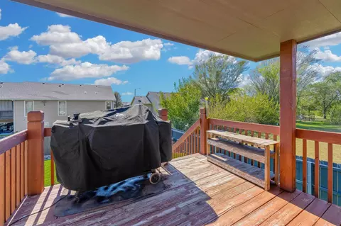 Exterior - 333 E Quail Ridge St, Mulvane, KS 67110 photo 4 of 7