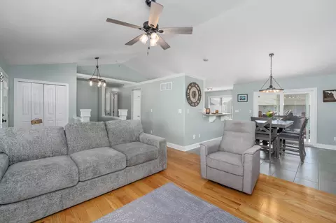 Living - 333 E Quail Ridge St, Mulvane, KS 67110 photo 2 of 3