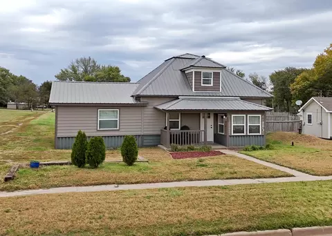 Exterior - 26 Ash St, Miltonvale, KS 67466 photo 1 of 3