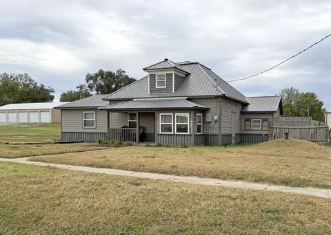 Exterior - 26 Ash St, Miltonvale, KS 67466 photo 2 of 3