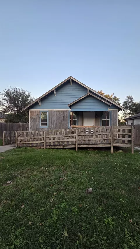 1704 S Glenn Ave, Wichita, KS 67213