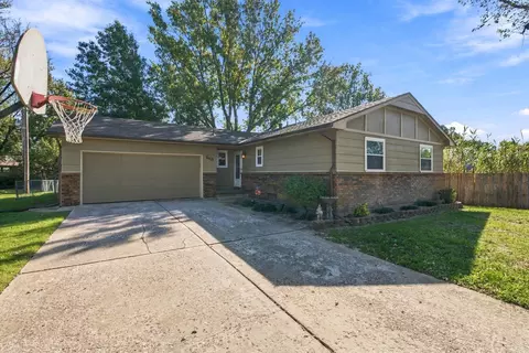 140 S Colby St, Valley Center, KS 67147