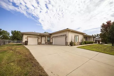 830 S Stagecoach St, Wichita, KS 67230