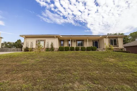830 S Stagecoach St, Wichita, KS 67230