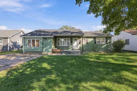 416 N Burns Ave, Valley Center, KS 67147