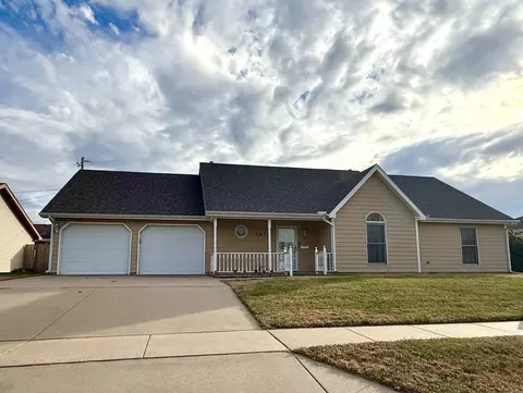 1016 Eastgate Dr, Salina, KS 67401