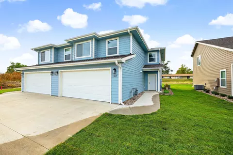 1217 Lindbergh Ln, Salina, KS 67401