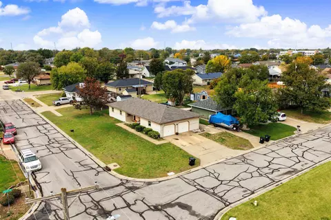 1205 Nottingham Dr, Salina, KS 67401