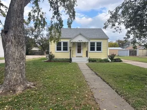 1012 N 8th St, Salina, KS 67401