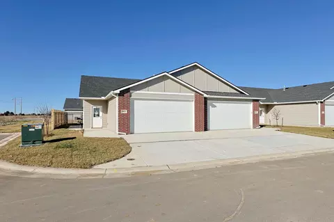 3835 S Blue Lake Ct, Wichita, KS 67215