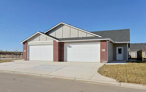 3833 S Bluelake Ct, Wichita, KS 67215