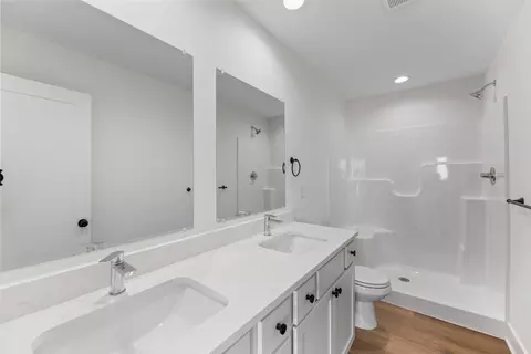 Bath - 12063 W Arvada Blvd, Maize, KS 67101 photo 3 of 3